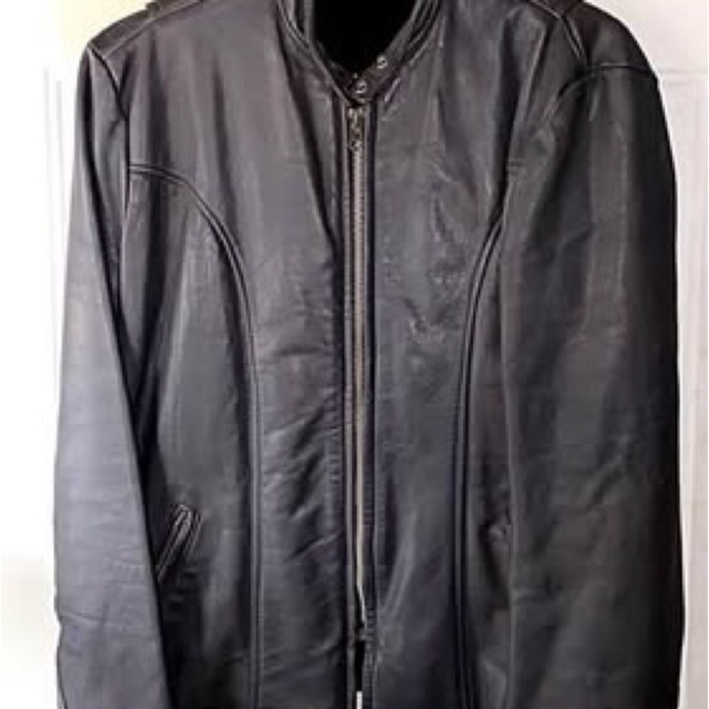 Charcoal Gray Bomber Jacket with Stand-Up Collar and Fitted Silhouette